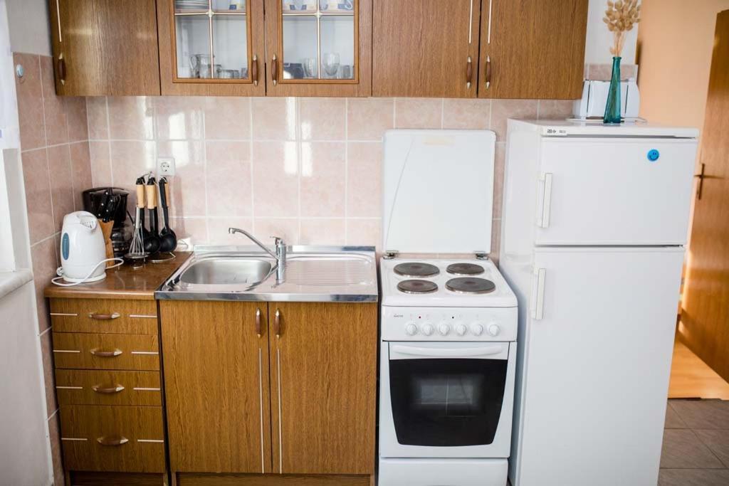 Apartmani Luka Banjol Exterior photo