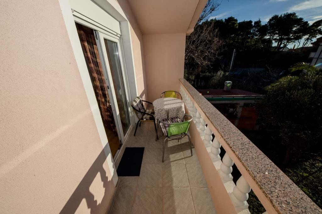 Apartmani Luka Banjol Exterior photo