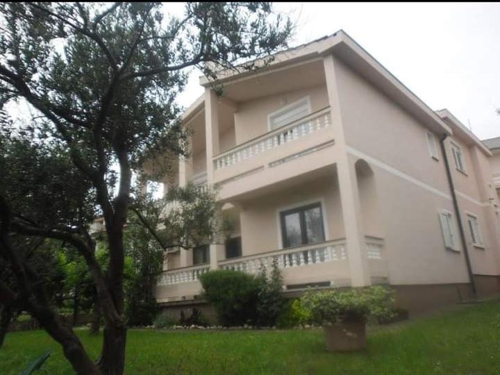 Apartmani Luka Banjol Exterior photo
